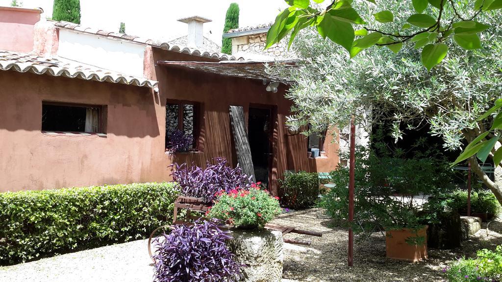 La Mazade De Saint Mamert Exterior photo