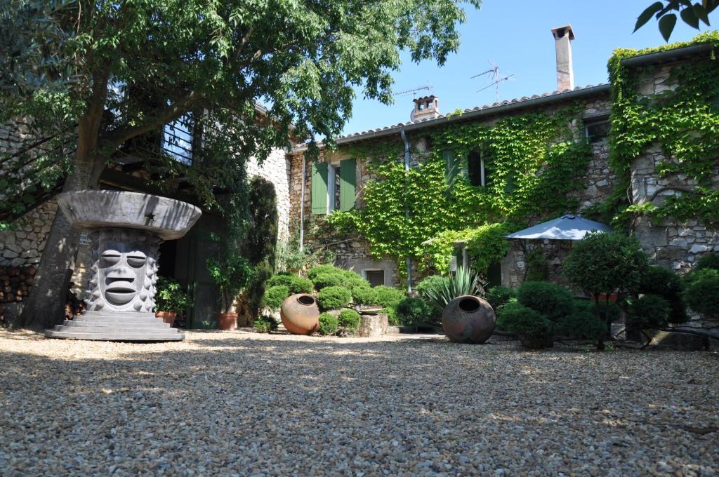 La Mazade De Saint Mamert Exterior photo