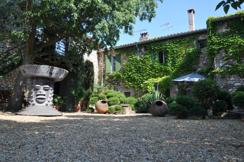 La Mazade De Saint Mamert Hotel Exterior photo